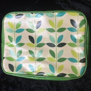 Bath & Body Works green makeup bag